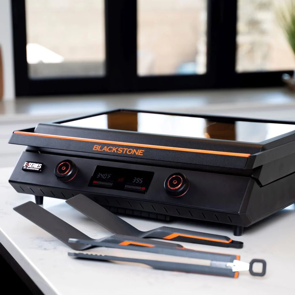Blackstone 22″ Elektro Griddle Tischgrill - geschlossener Deckel