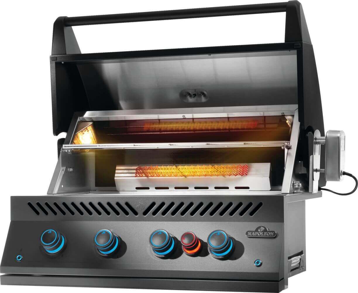 Napoleon Serie 700 32", negro mate, parrilla integrada, incluye asador