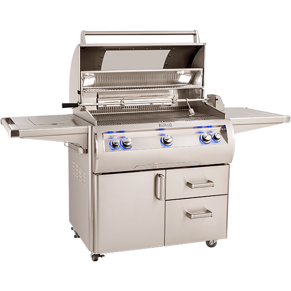 FireMagic Echelon E790S mit geöffnetem Deckel