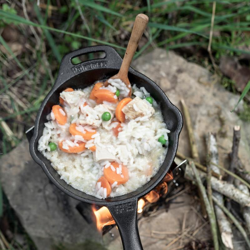 Anwendungsbild 5 Petromax Gusseisen Feuerpfanne fp15-t mit Stiel