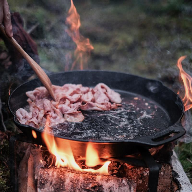 Anwendungsbild Petromax Feuerpfanne fp35 mit Stiel