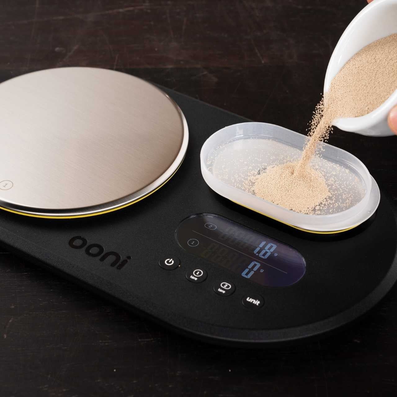 Ooni Duale Digitalwaage UU-P0A800 im Einsatz