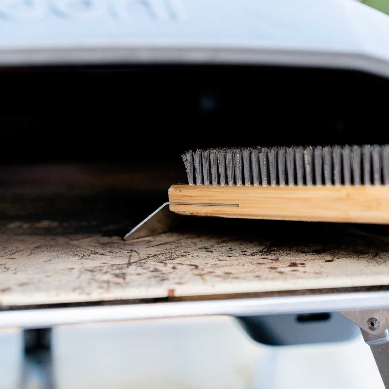 Detailansicht Ooni Pizzaofen-Bürste UU-P06800