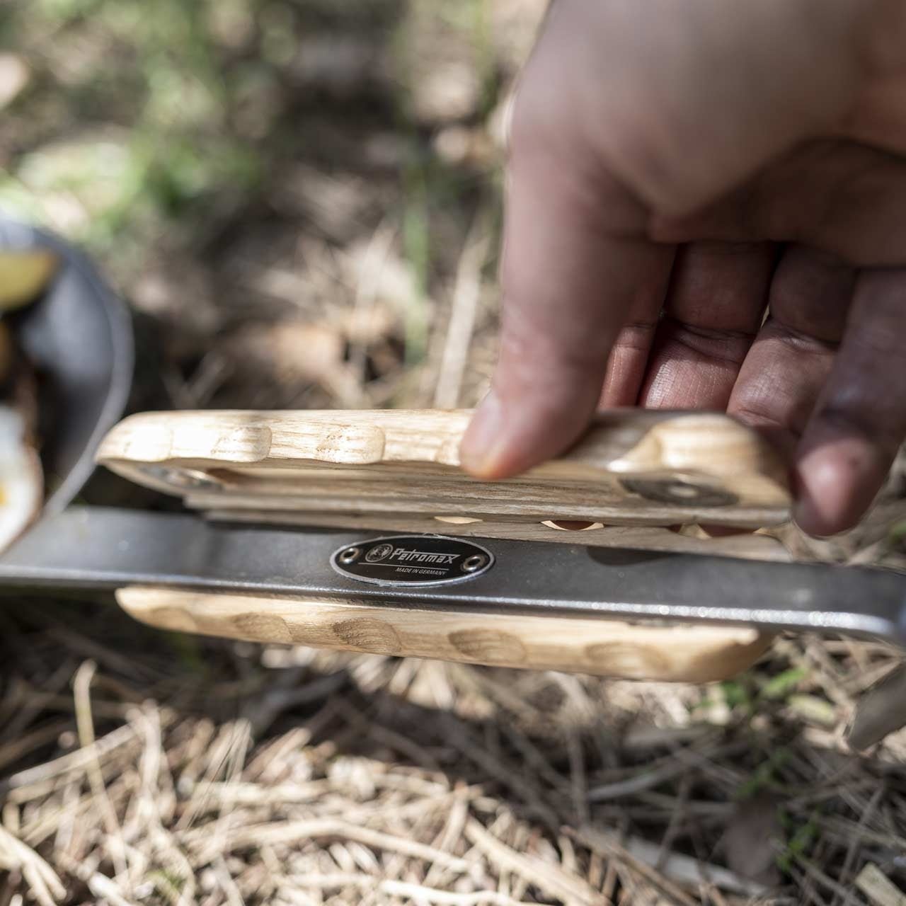 Detail Petromax Holzgriff für Schmiedepfanne 3