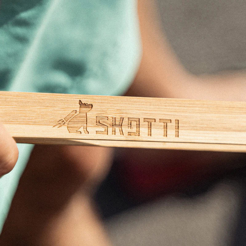 Skotti Logo gelasert auf Holz