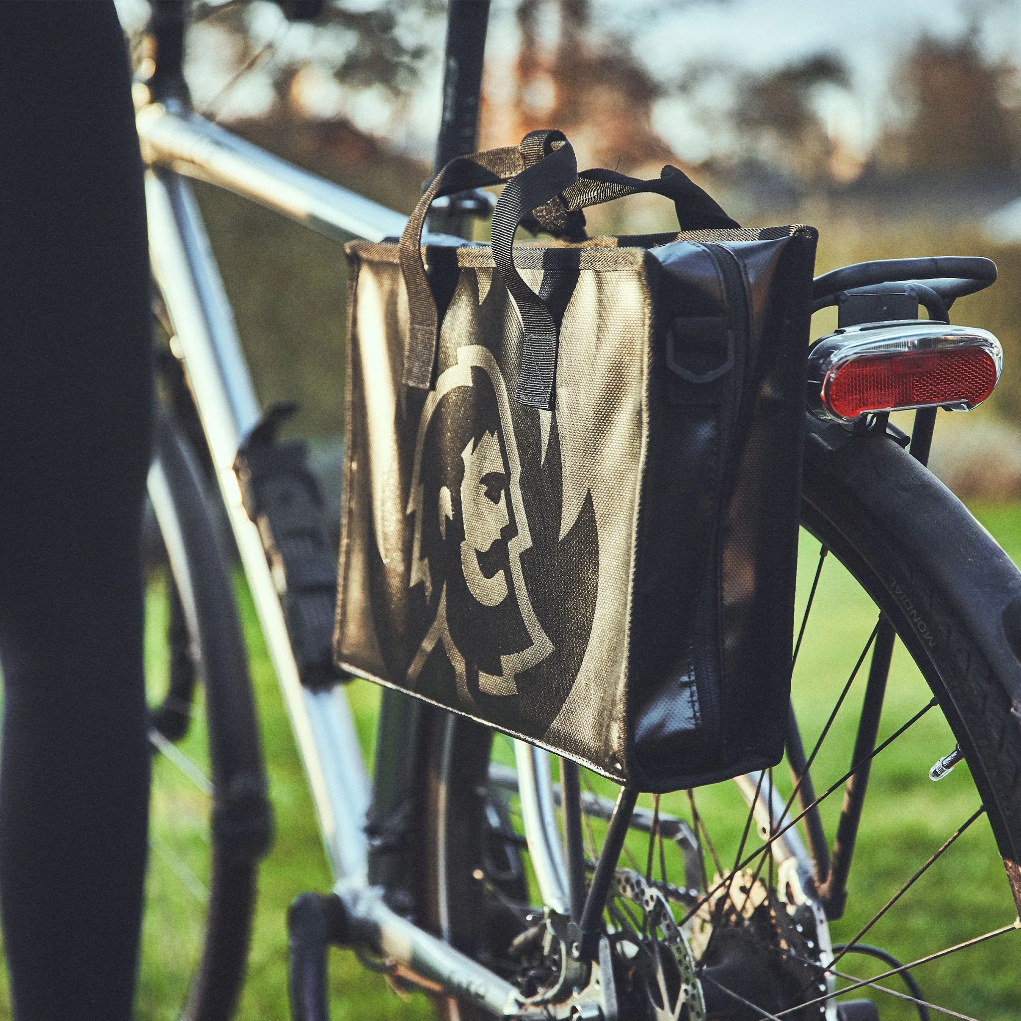 Burnhard JONES Jr. Campinggrill 1-Brenner