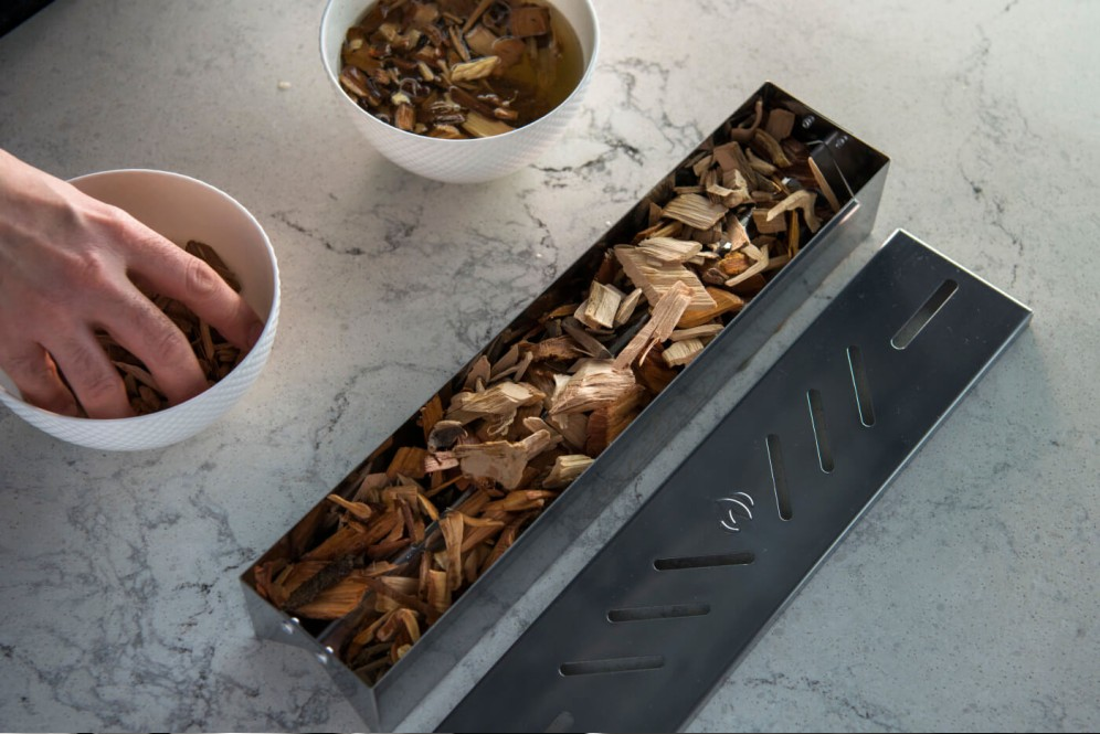 Napoleon Smoker-Box für Hitzeverteilersystem / Räucherbox Befüllung