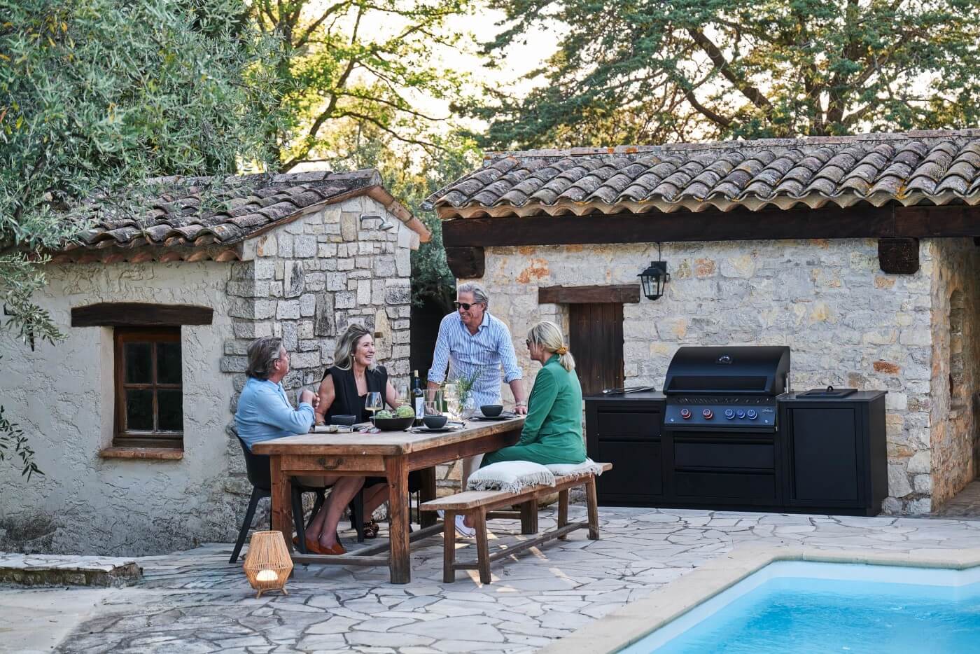 Napoleon OASIS 105 outdoor kitchen with 32-inch built-in grill from the 700 series