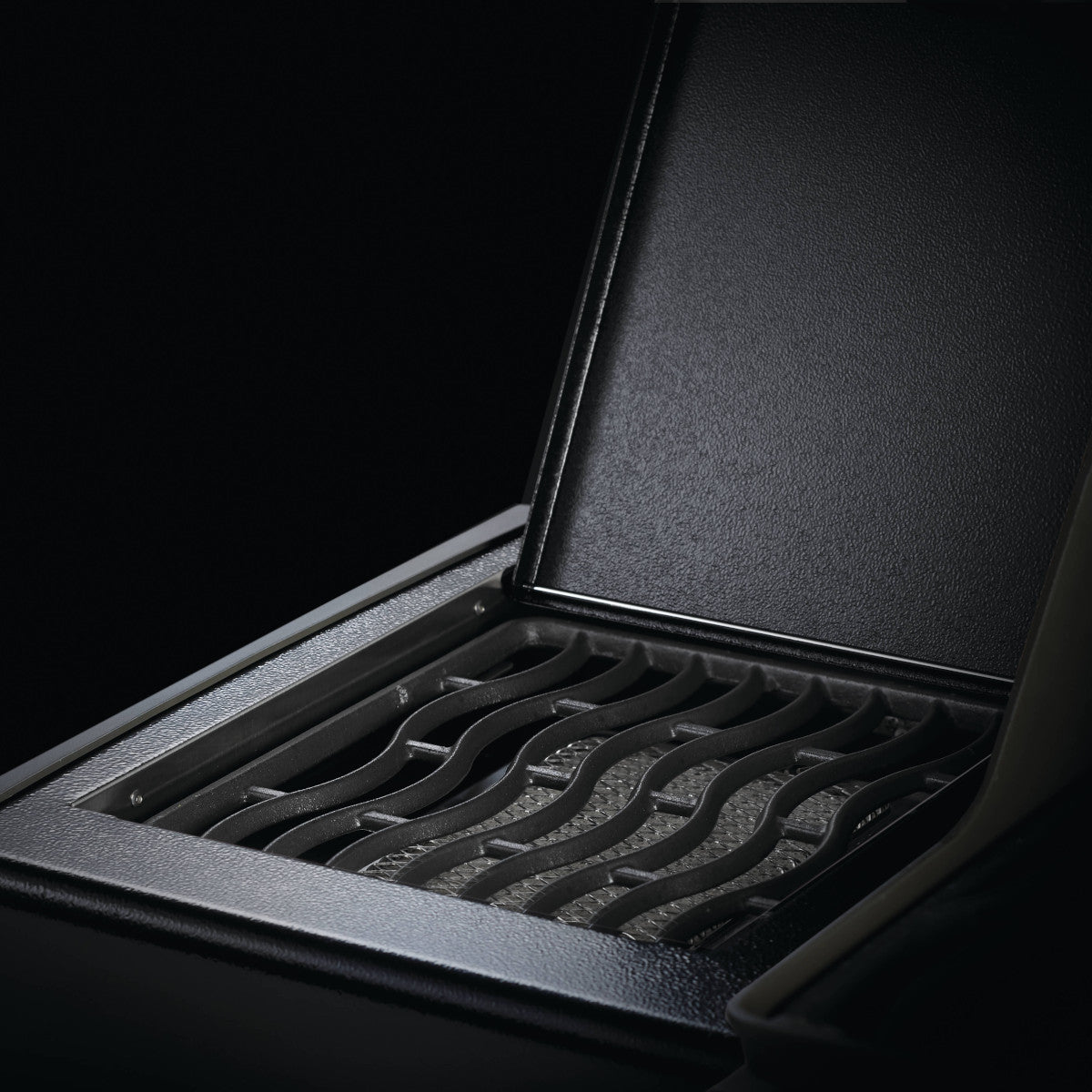 Napoleon Rogue XT 425, con zona sfrigolio, nero