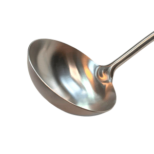 Hot wok ladle