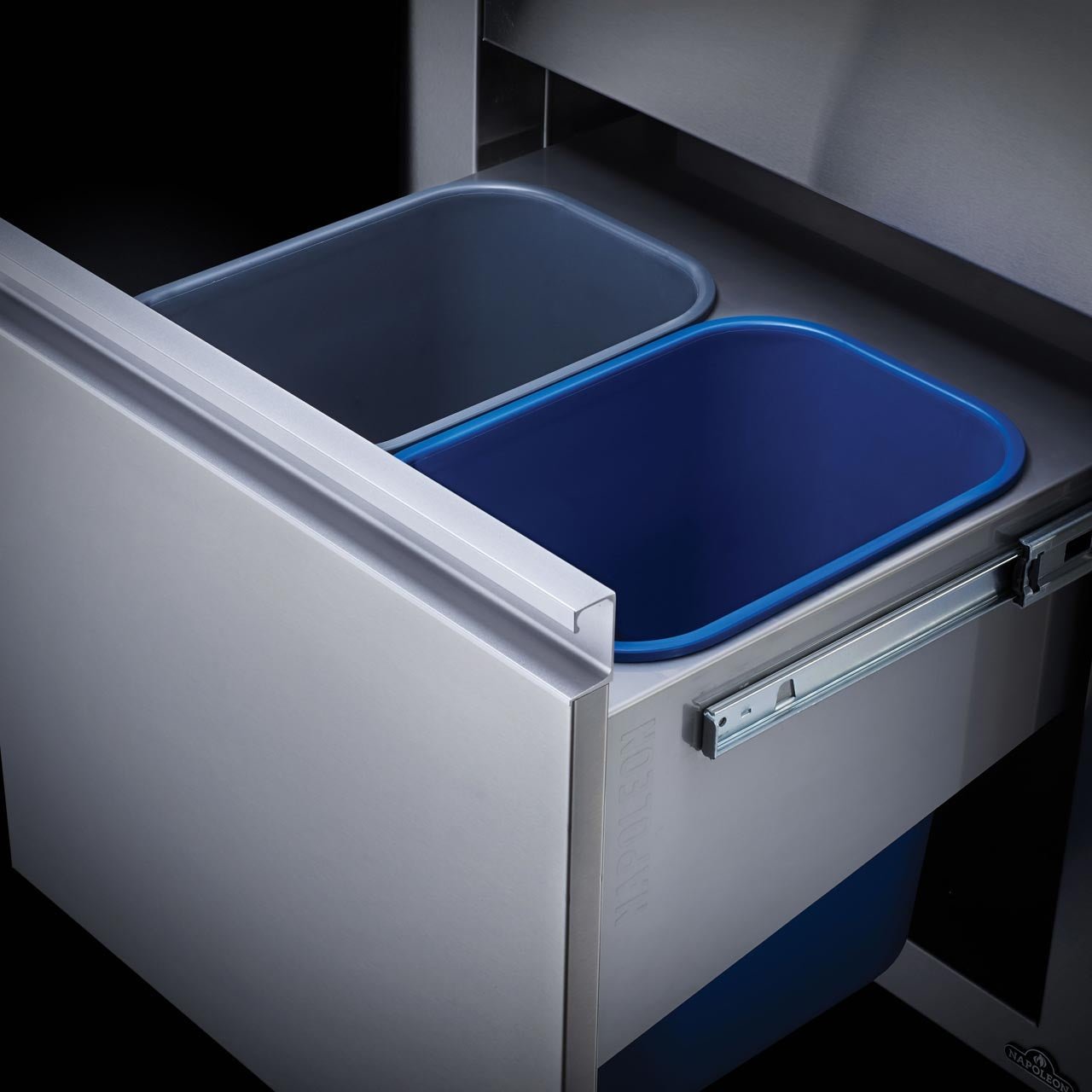 Meuble encastré Napoléon, comprenant un porte-rouleau de papier essuie-tout et une poubelle (91 x 61 cm)